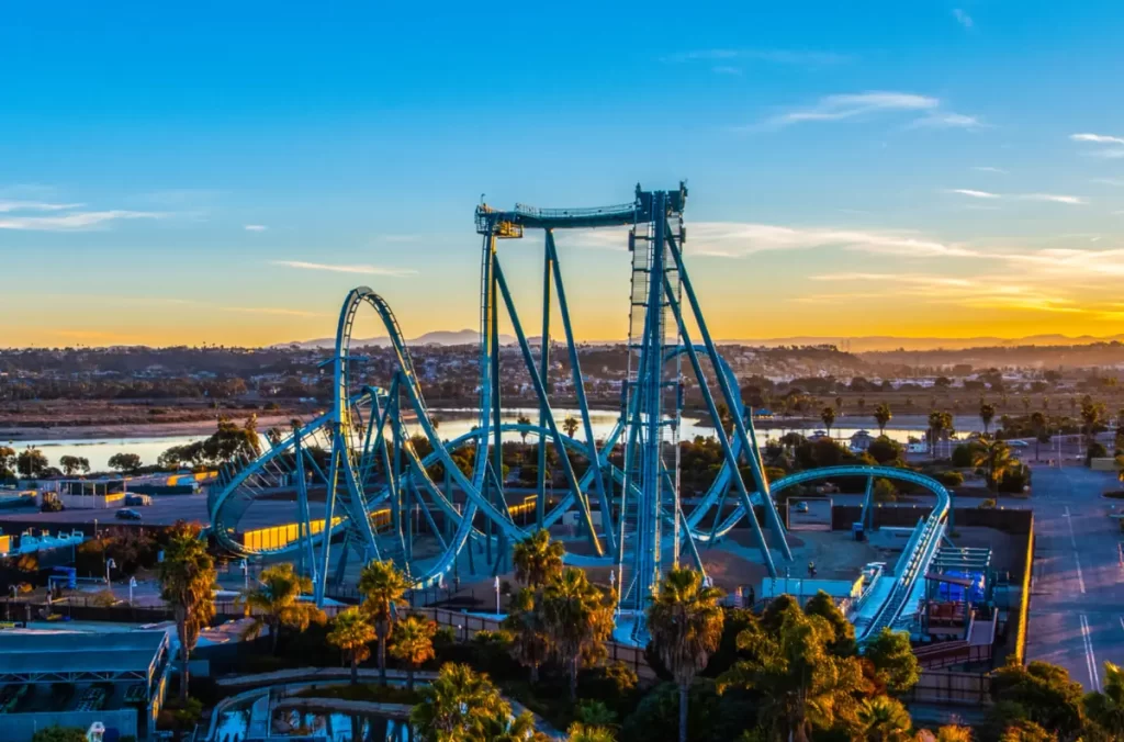 A Emperor é a montanha-russa de mergulho mais alta e rápida da Califórnia no SeaWorld San Diego.