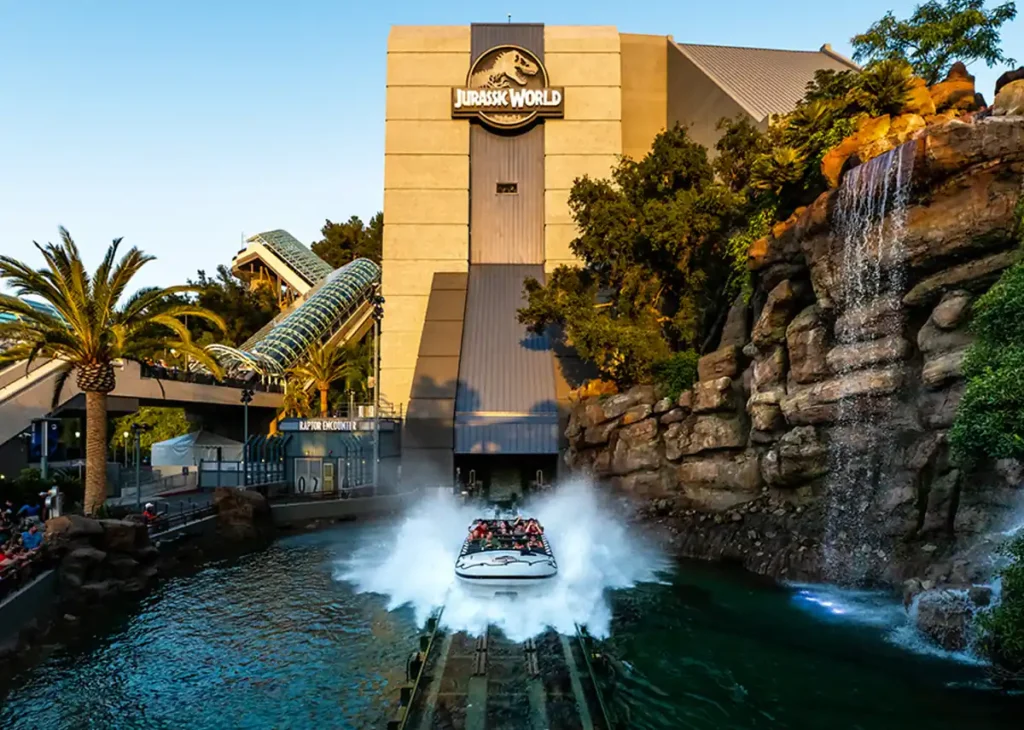 Jurassic World – The Ride, uma das atrações mais populares do Universal Studios Hollywood.